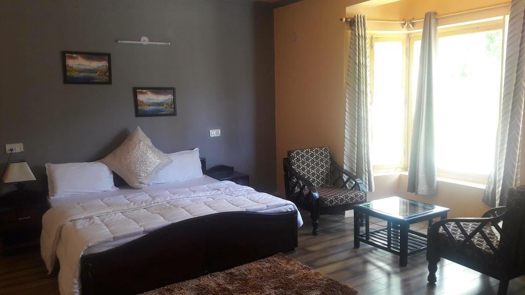 Hotel Mandalchan เลห์ ภายนอก รูปภาพ