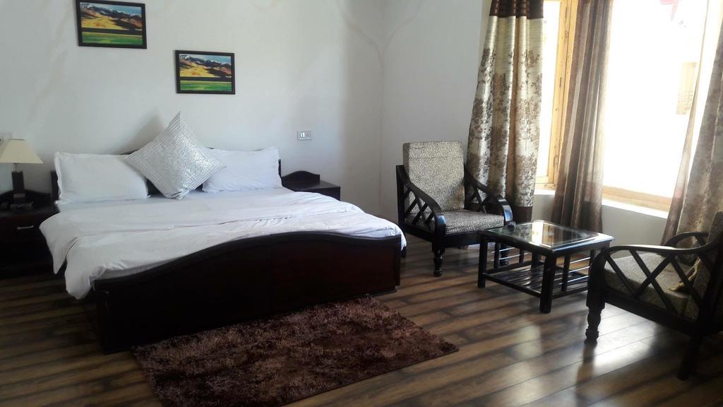 Hotel Mandalchan เลห์ ภายนอก รูปภาพ